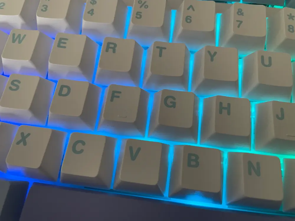 光るキーボード