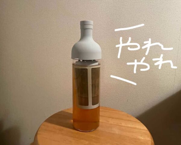 アイスコーヒー(前)もやれやれと言っているように見える